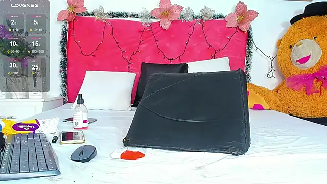 Snapshot of Sharon_smiith chatting on 12/07/24, 04:42 Sharon smiith online show from 12/07/24, 04:42