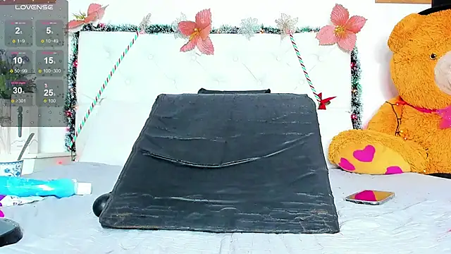 Snapshot of Sharon_smiith chatting on 12/19/24, 04:23 Sharon smiith online show from 12/19/24, 04:23