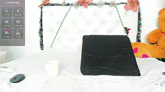 Snapshot of Sharon_smiith chatting on 12/24/24, 09:39 Sharon smiith online show from 12/24/24, 09:39