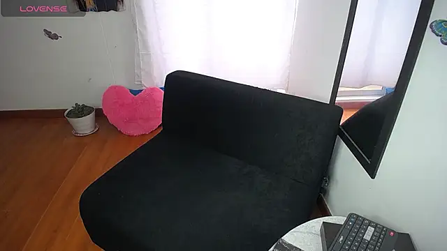 Snapshot of sexylatina001 chatting on 10/16/25, 02:18 sexylatina001 online show from 10/16/25, 02:18