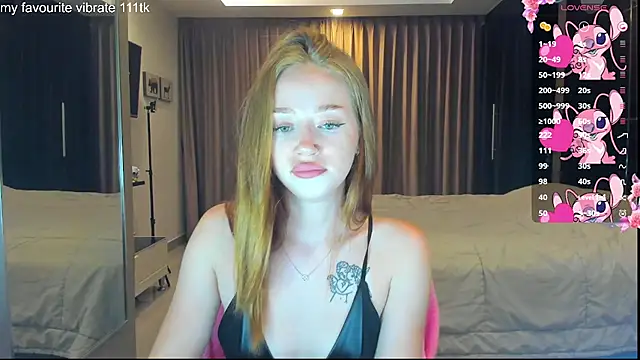 Hot Mia  online show from 10/04/25, 12:03