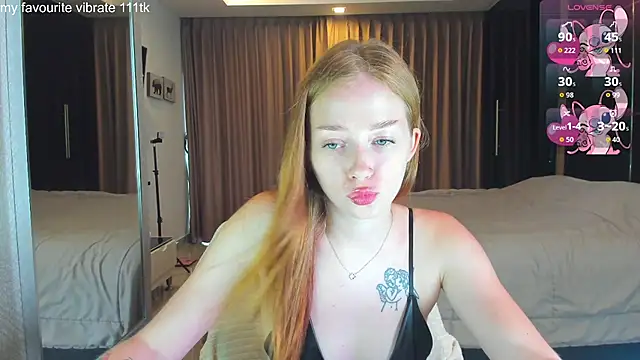 Hot Mia  online show from 11/07/25, 08:58