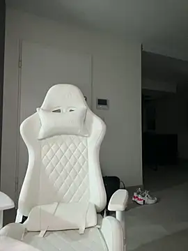 Snapshot of HannaXLove chatting on 12/21/25, 09:11 HannaXLove online show from 12/21/25, 09:11