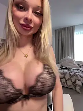 Snapshot of HannaXLove chatting on 12/22/25, 03:09 HannaXLove online show from 12/22/25, 03:09