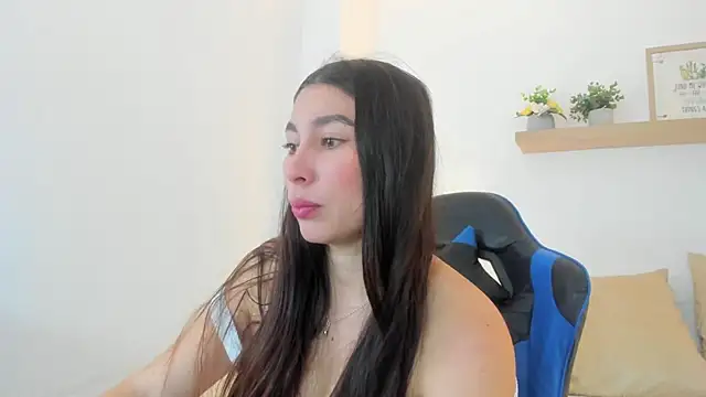 Snapshot of bella_99_ chatting on 06/12/26, 11:42 bella 99 online show from 06/12/26, 11:42