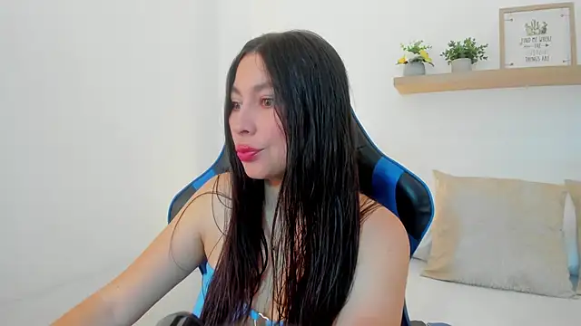 Snapshot of bella_99_ chatting on 07/09/26, 11:58 bella 99 online show from 07/09/26, 11:58