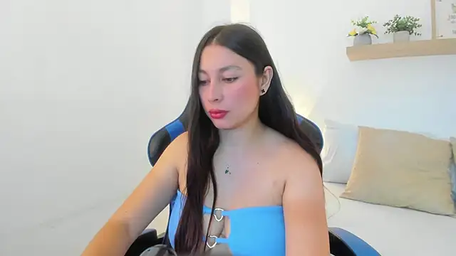 Snapshot of bella_99_ chatting on 07/17/26, 11:50 bella 99 online show from 07/17/26, 11:50
