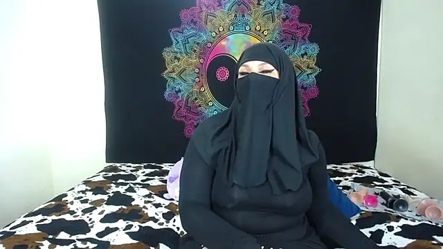 Snapshot of evelyn__salah chatting on 11/05/25, 02:00 evelyn salah online show from 11/05/25, 02:00