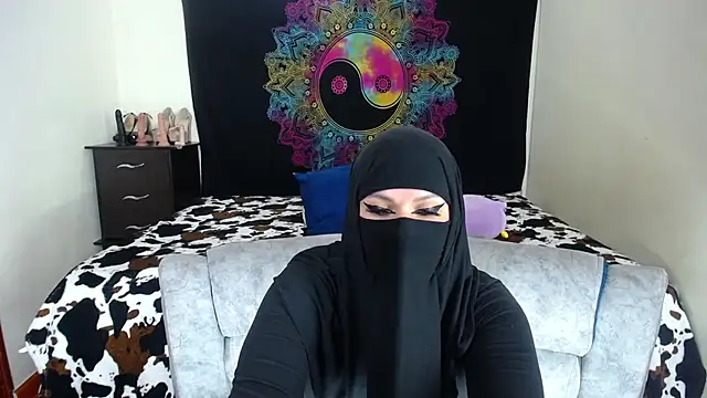 Snapshot of evelyn__salah chatting on 11/28/25, 11:51 evelyn salah online show from 11/28/25, 11:51