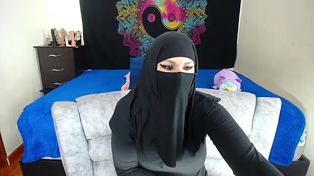 Snapshot of evelyn__salah chatting on 11/30/25, 05:28 evelyn salah online show from 11/30/25, 05:28