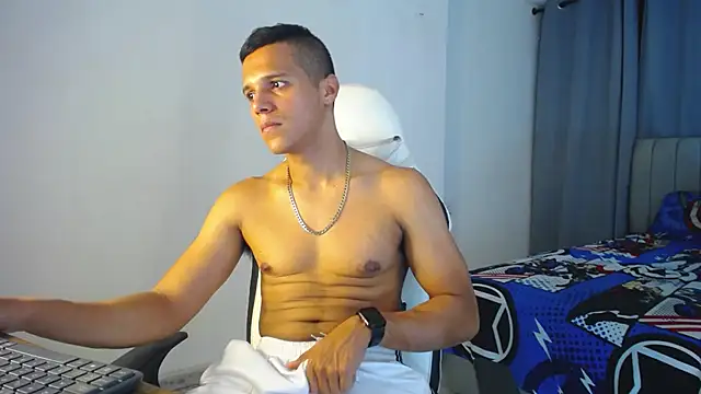 Snapshot of DavidAngell7 chatting on 12/11/24, 01:05 DavidAngell7 online show from 12/11/24, 01:05