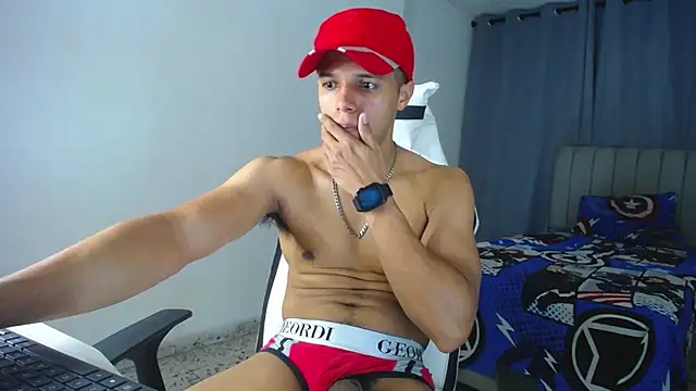 Snapshot of DavidAngell7 chatting on 02/04/25, 04:05 DavidAngell7 online show from 02/04/25, 04:05