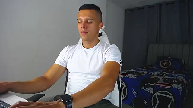 Snapshot of DavidAngell7 chatting on 03/23/25, 06:16 DavidAngell7 online show from 03/23/25, 06:16