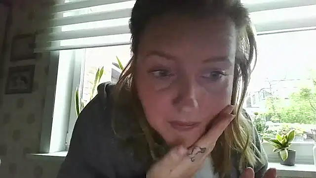 LiquidLeonie online show from 05/06/26, 06:52