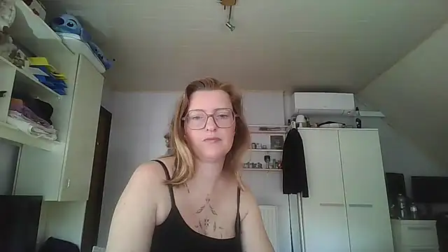 LiquidLeonie online show from 05/26/26, 06:20