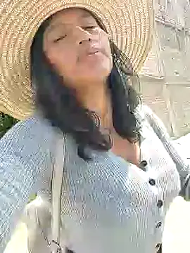 Snapshot of sexi_noemi chatting on 02/25/25, 03:27 sexi noemi online show from 02/25/25, 03:27