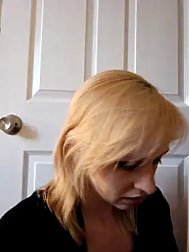 Snapshot of AmethystFoxx chatting on 03/03/25, 04:35 AmethystFoxx online show from 03/03/25, 04:35