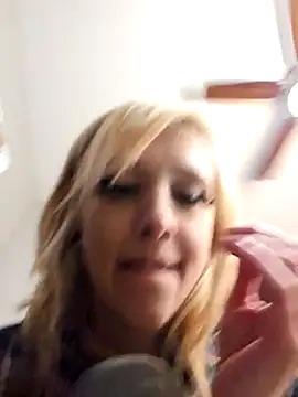 Snapshot of AmethystFoxx chatting on 03/04/25, 04:09 AmethystFoxx online show from 03/04/25, 04:09