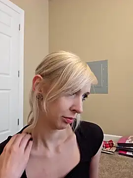 Snapshot of AmethystFoxx chatting on 09/13/25, 06:51 AmethystFoxx online show from 09/13/25, 06:51