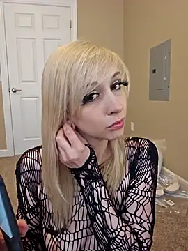 Snapshot of AmethystFoxx chatting on 10/08/25, 06:27 AmethystFoxx online show from 10/08/25, 06:27