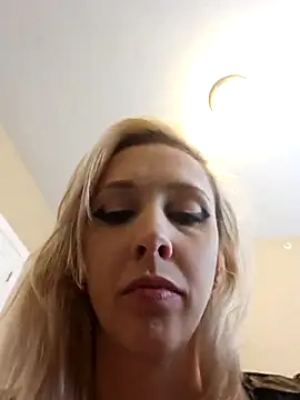 Snapshot of AmethystFoxx chatting on 10/20/25, 06:52 AmethystFoxx online show from 10/20/25, 06:52