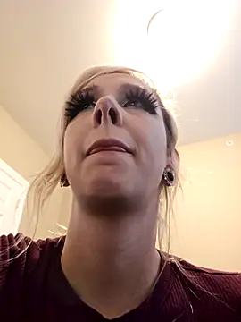 Snapshot of AmethystFoxx chatting on 11/15/25, 10:26 AmethystFoxx online show from 11/15/25, 10:26