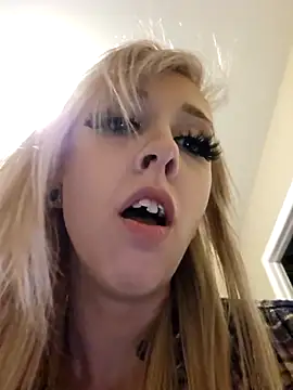 Snapshot of AmethystFoxx chatting on 11/16/25, 10:37 AmethystFoxx online show from 11/16/25, 10:37