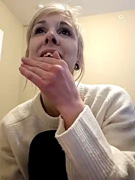 Snapshot of AmethystFoxx chatting on 11/18/25, 10:14 AmethystFoxx online show from 11/18/25, 10:14