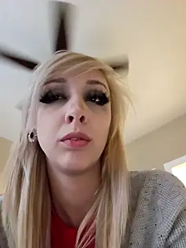 Snapshot of AmethystFoxx chatting on 11/28/25, 09:28 AmethystFoxx online show from 11/28/25, 09:28