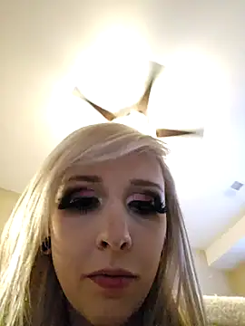 Snapshot of AmethystFoxx chatting on 11/30/25, 10:03 AmethystFoxx online show from 11/30/25, 10:03