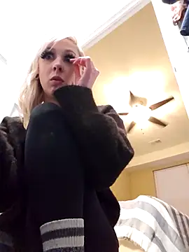 Snapshot of AmethystFoxx chatting on 12/04/25, 10:40 AmethystFoxx online show from 12/04/25, 10:40