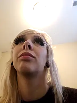 Snapshot of AmethystFoxx chatting on 12/13/25, 10:15 AmethystFoxx online show from 12/13/25, 10:15