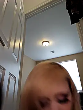 Snapshot of AmethystFoxx chatting on 04/10/26, 05:28 AmethystFoxx online show from 04/10/26, 05:28