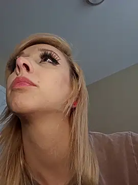 Snapshot of AmethystFoxx chatting on 04/17/26, 06:00 AmethystFoxx online show from 04/17/26, 06:00