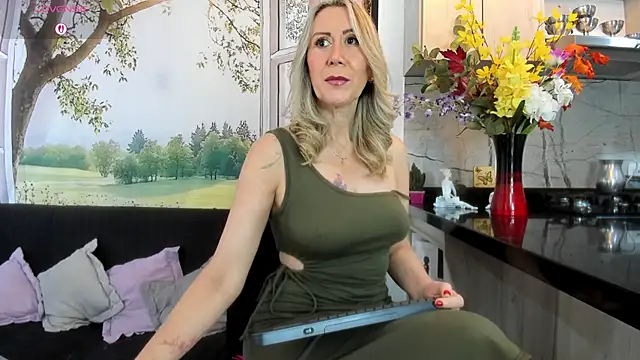 Snapshot of ashleymilf_1 chatting on 03/26/26, 03:50 ashleymilf 1 online show from 03/26/26, 03:50