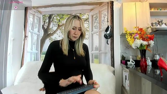 Snapshot of ashleymilf_1 chatting on 04/01/26, 03:31 ashleymilf 1 online show from 04/01/26, 03:31