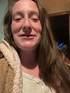 Mini And The Bear online show from 04/16/26, 01:17