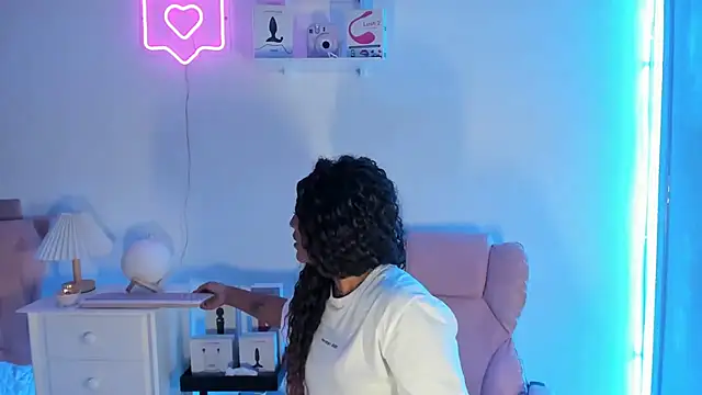 Snapshot of Kaiisa_ chatting on 12/13/24, 10:13 Kaiisa online show from 12/13/24, 10:13