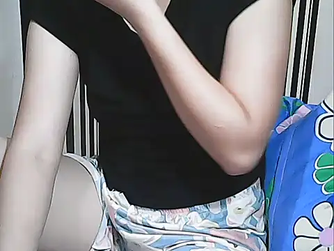 Snapshot of innocently_yours chatting on 01/19/25, 10:17 innocently yours online show from 01/19/25, 10:17