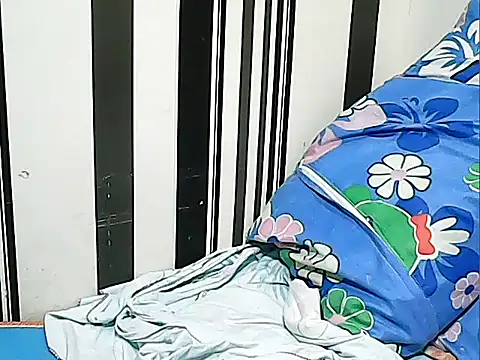 Snapshot of innocently_yours chatting on 01/24/25, 08:55 innocently yours online show from 01/24/25, 08:55