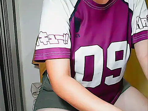 Snapshot of innocently_yours chatting on 01/25/25, 09:36 innocently yours online show from 01/25/25, 09:36