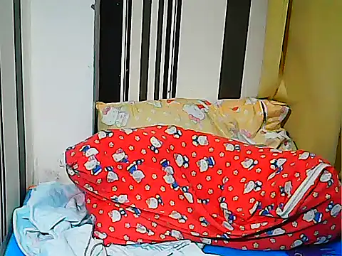 Snapshot of innocently_yours chatting on 02/01/25, 12:18 innocently yours online show from 02/01/25, 12:18