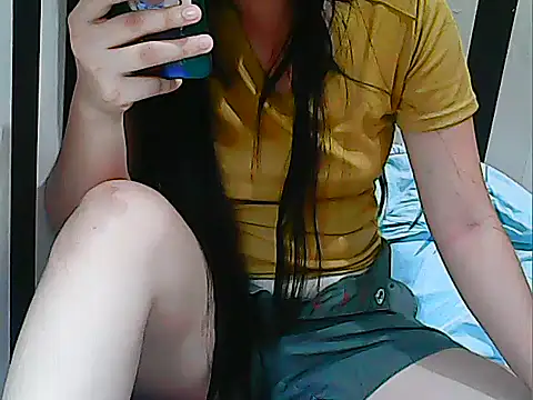 Snapshot of innocently_yours chatting on 02/15/25, 08:11 innocently yours online show from 02/15/25, 08:11