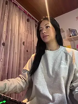 Snapshot of MadisonCambel chatting on 12/09/24, 10:22 MadisonCambel online show from 12/09/24, 10:22