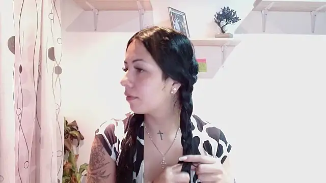 Snapshot of MadisonCambel chatting on 12/11/24, 11:00 MadisonCambel online show from 12/11/24, 11:00