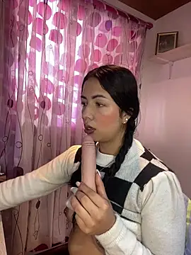 Snapshot of MadisonCambel chatting on 01/15/25, 08:37 MadisonCambel online show from 01/15/25, 08:37