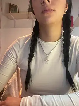 Snapshot of MadisonCambel chatting on 02/12/25, 03:51 MadisonCambel online show from 02/12/25, 03:51