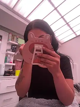 Snapshot of MadisonCambel chatting on 10/11/25, 02:26 MadisonCambel online show from 10/11/25, 02:26