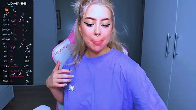 MonaLauu online show from 12/09/24, 11:24