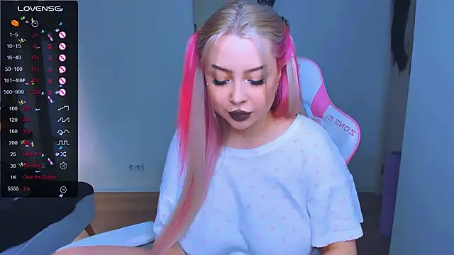 MonaLauu online show from 03/19/25, 06:35